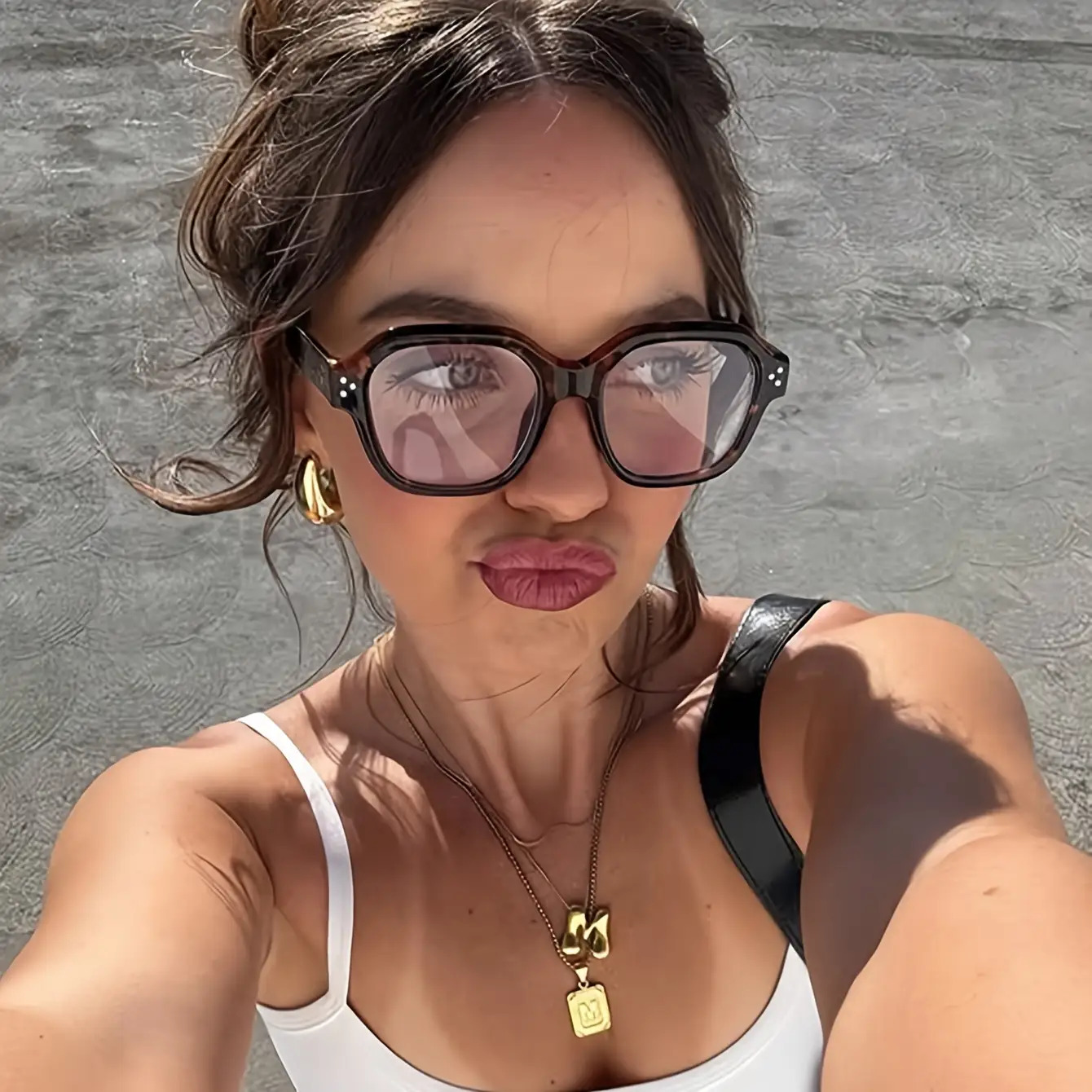 Outdoor Lighting For Photography - Box shaped flat light glasses with